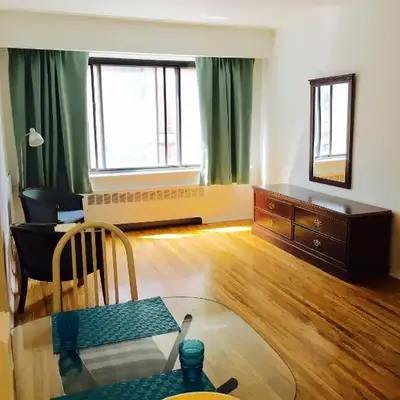 Stylish Montreal Apartment Comfortable Stay in the Golden Square Mile
