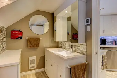 a bathroom with a sink and a mirror at L'Ile Enchantée in Trois-Rivières