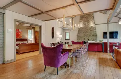 a dining room and kitchen with a table and chairs at View and access to Lake Orford - Spa - Australe in Austin