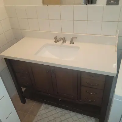 a bathroom sink with a white counter top at Chambre privée avec clefs intime et privée in Montréal