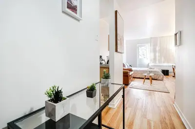 a living room with a glass table in a room at Lumière et Propreté à McGill parking gratuit in Montréal