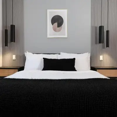 #8 - Refined Studio - Self Check in - Plateau - St-Denis - AC - TV