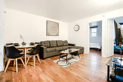 a living room with a couch and a table at Charmant appartement de 2 chambres à Griffintown in Montréal