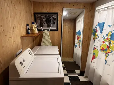 a kitchen with a stove and a sink in a room at Le Globe Trotteur in Trois-Rivières