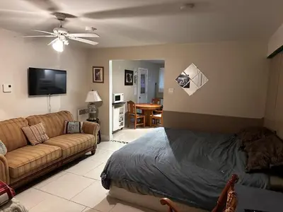 a living room with a bed and a couch at Le Globe Trotteur in Trois-Rivières