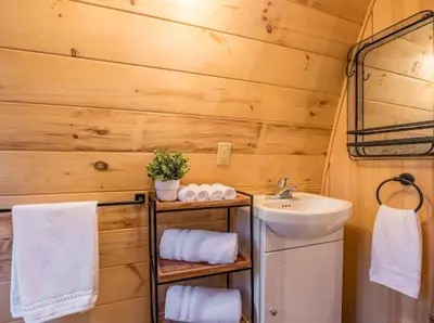 a bathroom with a sink and a toilet and a sink at Le POD du Mont ADSTOCK spa ski motoneige VTT plein air arcade in Adstock