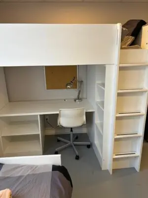 an office with a desk and a chair in a bedroom at La maison internationale de Montréal in Montréal