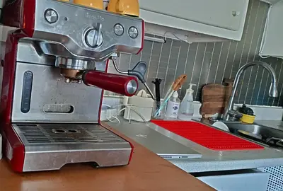 a kitchen counter with a mixer on top of a counter at Urbanity et cosy in Montréal