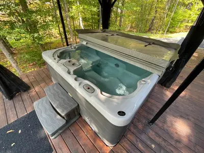 a bath tub sitting on a wooden deck at Chalet Le PÜR in Eastman