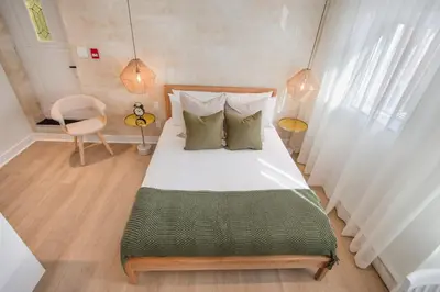 a small bedroom with a bed and a chair at Studio #7 - Self Check-In - Plateau - St-Denis in Montréal
