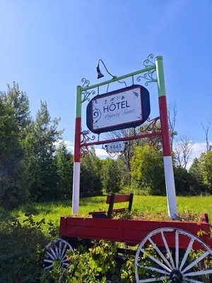 a sign for a hotel on top of a wagon at Objectif Santé in Longueuil