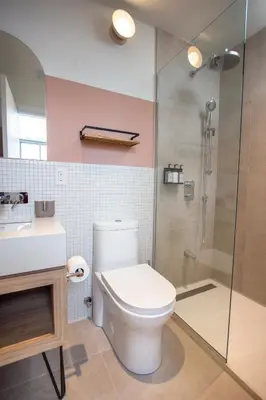 a bathroom with a toilet and a shower at Studio #18 - Self Check-In - Plateau - St-Denis in Montréal