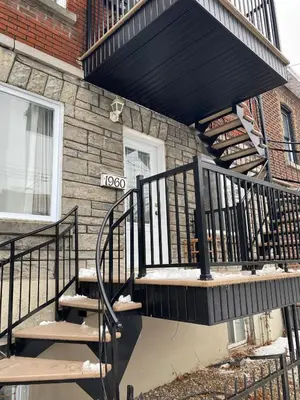 a building with a spiral staircase in front of a building at Chambre supérieure, ensoleillée et spacieuse in Montréal