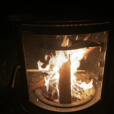 an open oven with a fire in it at La Maison 4 Saisons, chambre-Hiver in Saint-Jean-sur-Richelieu