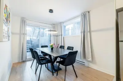 a dining room with a table and chairs at T3 10 mins to La Ronde nice , Cozy 3 bedroom longueuil in Longueuil
