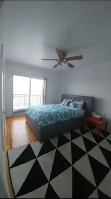 a bedroom with a bed and a ceiling fan at Appartement chic in Montréal
