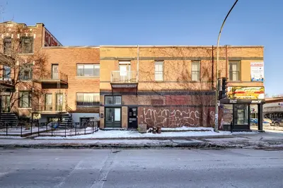 an old brick building on the corner of a street at Apartment ROOMY - Plateau Mont-Royal in Montréal