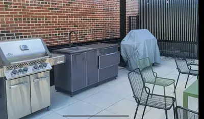 a patio with a sink and a stove and chairs at Welcome Chez Milou in Montréal