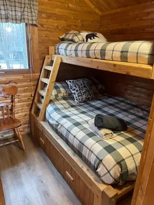 two bunk beds in a log cabin at Chalet 3 - Domaine de l Archipel in Sorel