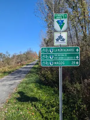 a street sign on the side of a road at Lac et Montagne Eastman in Eastman
