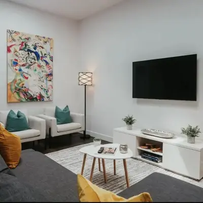 Stylish and bright 2bdr near St-Hubert Plaza