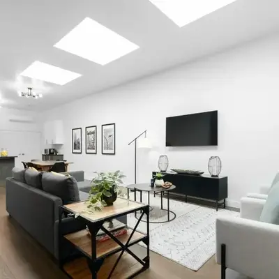 Modern and Cozy 2bdr near St-Hubert Plaza
