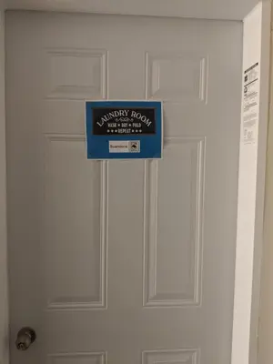 a sign on a door with a happy new year on it at Tranquille Discret Privé in Laval