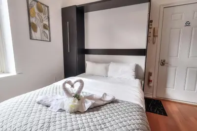 a bed with two swans dressed in white at Fox Aparthotel 9 min of Palais Des Congres II in Montréal