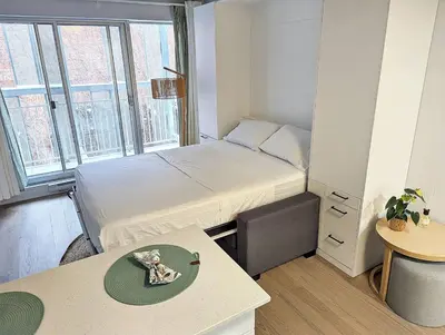 a small room with a bed and a table at Studio Chic - Centre MTL in Montréal