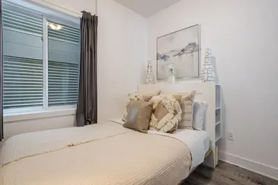 a bedroom with a bed and a window at Urban 1BDR Apartment on Bishop -MTL Live Spot in Montréal
