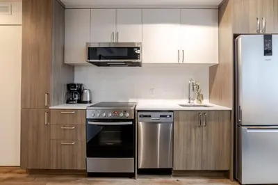 a kitchen with a stove and a refrigerator at Modern 1BR in downtown in Montréal