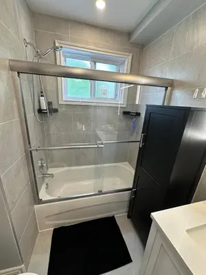 a bathroom with a shower and a bath tub at Luxieux Appartement laval in Laval
