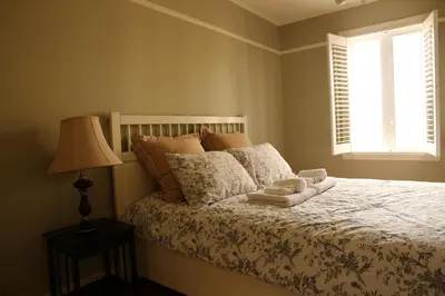 a bedroom with a bed with a lamp and a window at Vieux Beloeil appartement free Parking in Beloeil Village