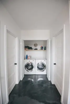 a laundry room with a washer and dryer at Chalet Escapade, Spa, Piscine in La Patrie