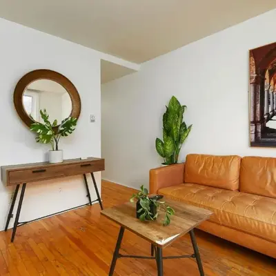 Sunlit 2BR in Plateau Mont Royal Downtown