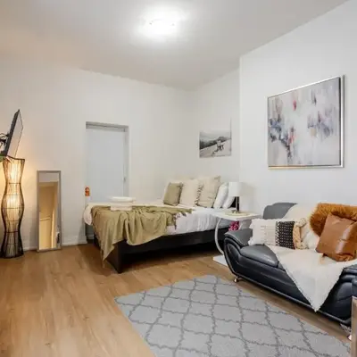 Snug Studio on Bishop DT MTL