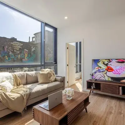 Cute 1BDR Apt on Bishop St- Heart of MTL