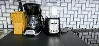 a black and white blender sitting on top of a counter at The Home Sweet Home 20 Mnt away From Airport in Vaudreuil-Dorion