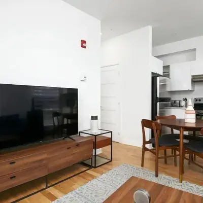 Peaceful 2BR Getaway in Downtown