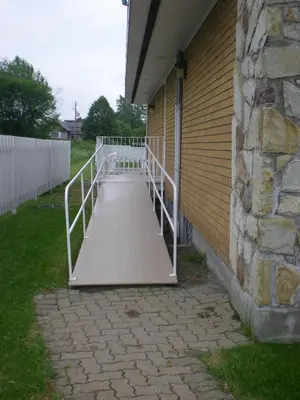 a ramp on the side of a building at Motel Vaudreuil in Vaudreuil-Dorion