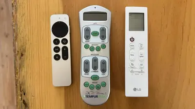 three remote controls sitting next to each other on a table at Propre Confortable Près des services in Saint-Joseph-de-Beauce