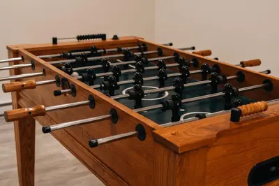 a large wooden box with a bunch of oars at Le Fitzsimmons in Mansonville