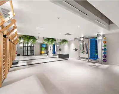 an empty room with plants on the walls at Relaxing 2 bedrooms Spa in Montréal