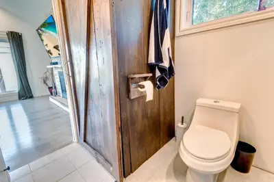 Gallery image of Maison au bord de l'eau et Spa extérieur in Île Saint-Ignace