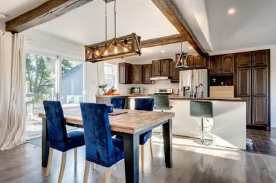 Gallery image of Maison au bord de l'eau et Spa extérieur in Île Saint-Ignace