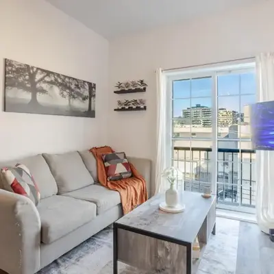 Bright and Beautiful 3 Bedroom in Griffintown