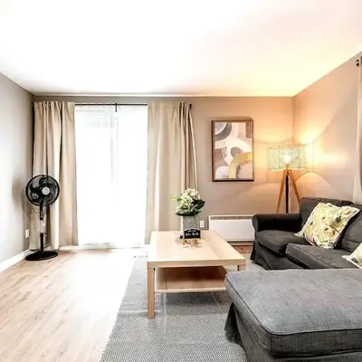 Three bedroom apartment Free parking EV charger