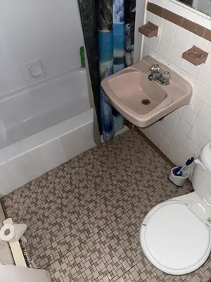 a bathroom with a toilet and a sink at Chambre a louer in Montréal