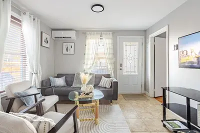 a living room with a couch and a table at Grande maison moderne 4 chambres - Spa Jaccuzi, Jardin & Parking gratuit - Idéale Familles et groupes in Saint-Jean-sur-Richelieu