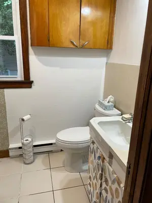 a bathroom with a toilet and a sink at Grande Maison Vintage à Ange Gardien Sortie 55 Autoroute 10 in Ange-Gardien